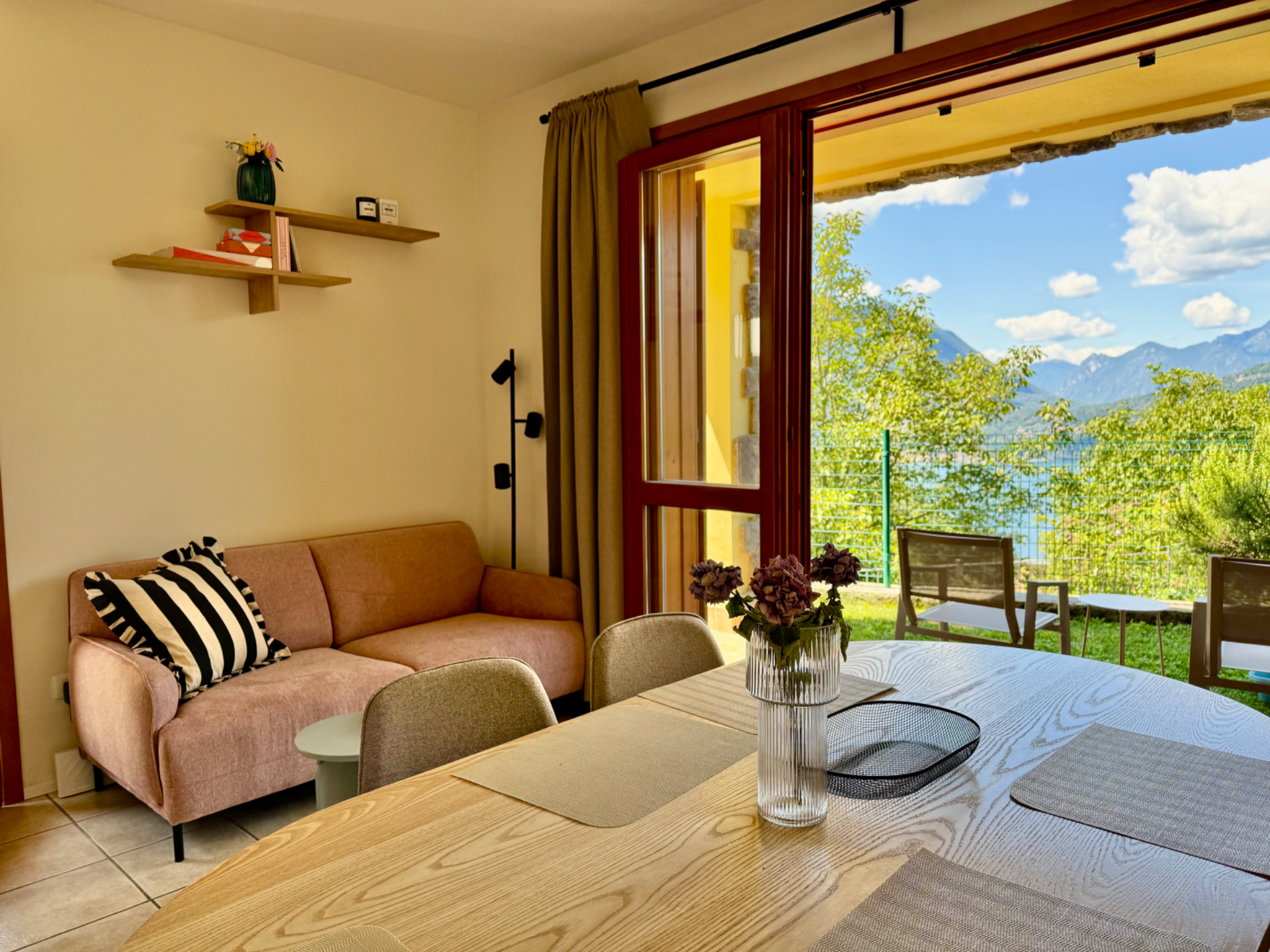 DINING & LIVING ROOM